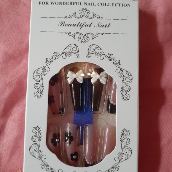 SALE!! Brand New False Nails - Picture 1 of 1